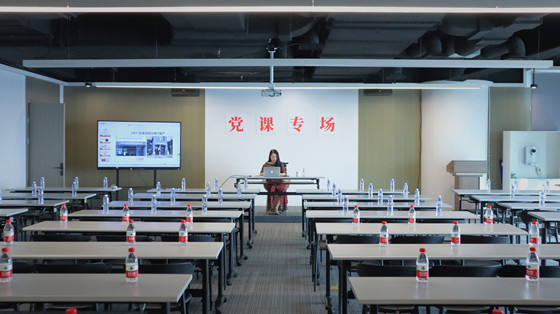 铁航党课——当前经济发展形势与两会精神解读
